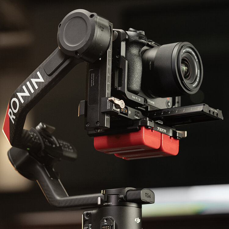 

Система питания Tilta Power Pass-through Plate Kit для DJI RS (NP-F x2) TGA-PPK3-LS
