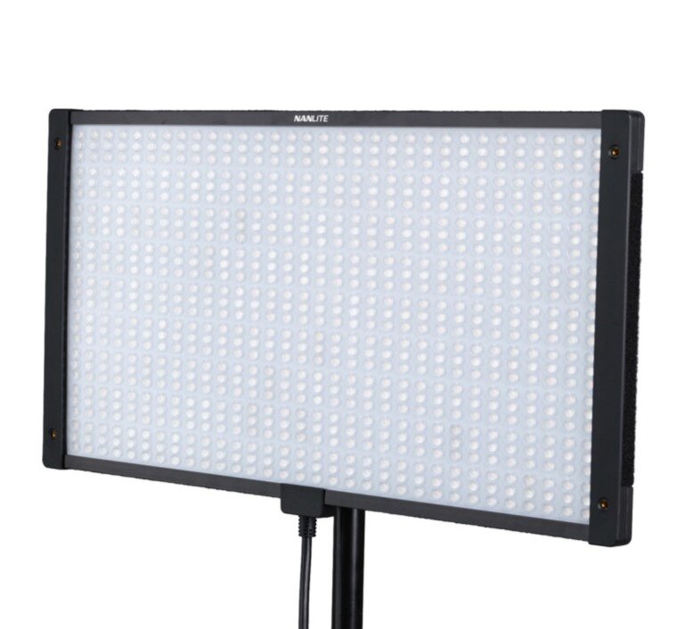 

Осветитель NanLite PavoSlim 120B