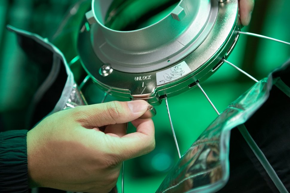 Софтбокс Aputure Light Dome Mini III с сотами APS0005A3T