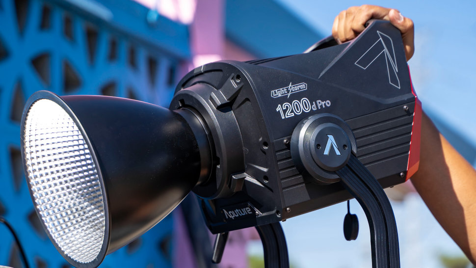 

Осветитель Aputure LS 1200d Pro APA0249A22